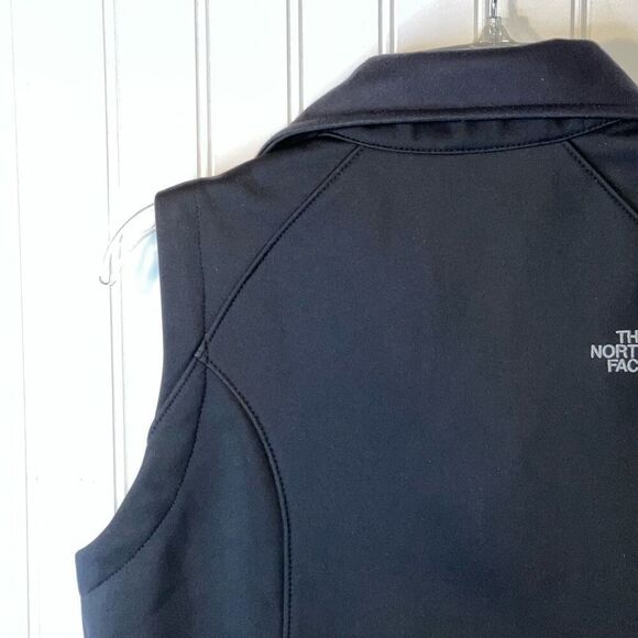 The North Face Womens Vest Black Medium Windwall Slim Fit Happy Face Patches NWT - Picture 10 of 13